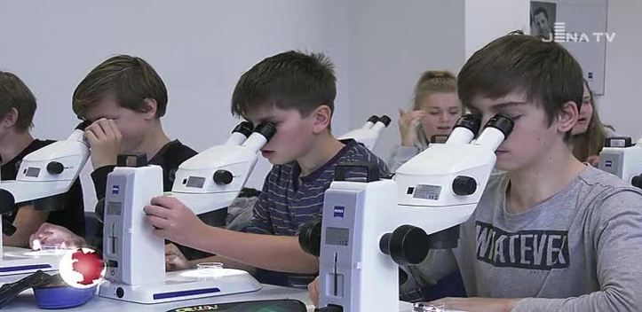 Begeisterung gefördert: Bei ZEISS wird in dieser Woche der Tag der Mikroskopie veranstaltet