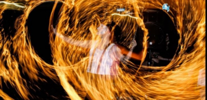 Feuriges Vergnügen zur mystischen Saunanacht  