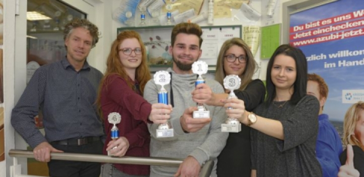 Friseur-Siegerinnen-Trio begrüßt