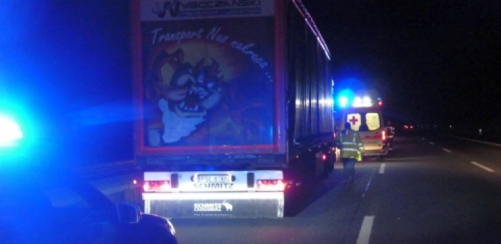 40-Tonner parkt auf linker Spur der A 9 - Fahrer schläft Rausch aus 