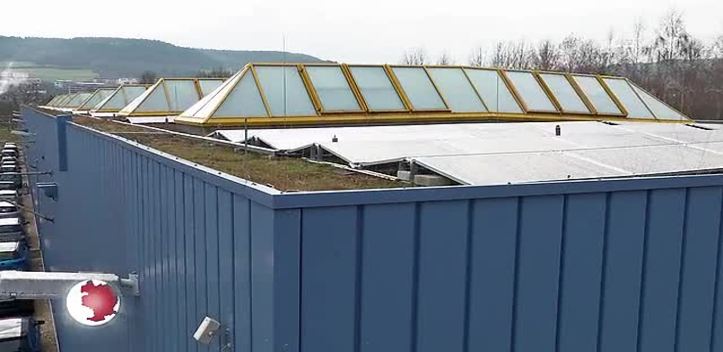 Strom vom Dach: Die Nahverkehrsgesellschaft weihte heute auf dem Betriebshof eine Photovoltaikanlage ein