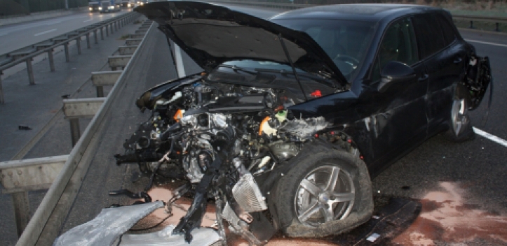 Zu schnell auf die Autobahn gefahren und Unfall verursacht