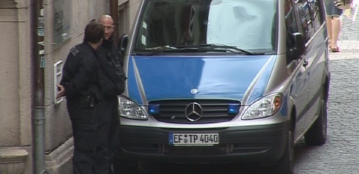 Rollstuhlfahrerin fährt Rentnerin um