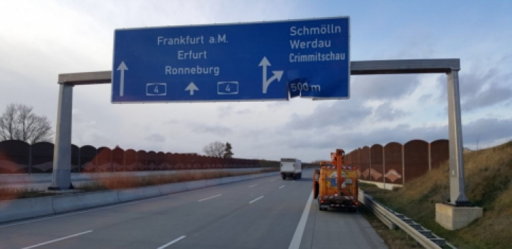 Zeugen gesucht nach kaputten Schildern auf A 4