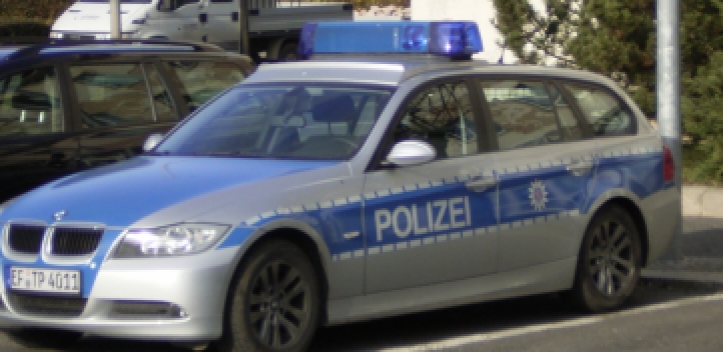 Zwei Parkplatzrempler auf A 9