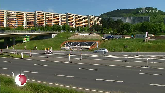 Behinderung: Zwischen Lobeda-Ost und -West wird die Behelfsbrücke errichtet 