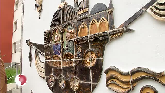 Bunte Kacheln: Das Kunstwerk von Ulli Wittich-Großkurth wurde restauriert