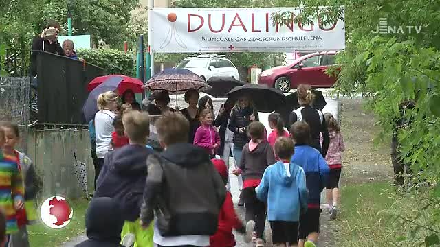 Sportlich unterwegs: Beim DUALINGO-Benefizlauf wurden trotz Regens viele Runden geschafft