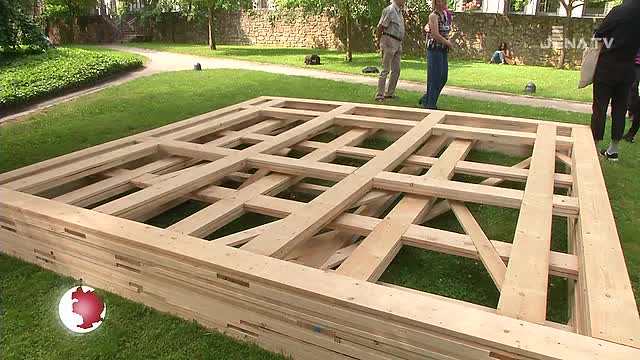 Gartenskulpturen: Am Fürstengraben ist das Zusammenspiel von Fachwerk und Natur zu sehen