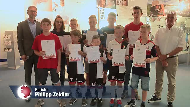 Nachwuchsförderung steht ins Haus: Die Kinder- und Jugendfußballstiftung ehrte Vorbilder im Verein