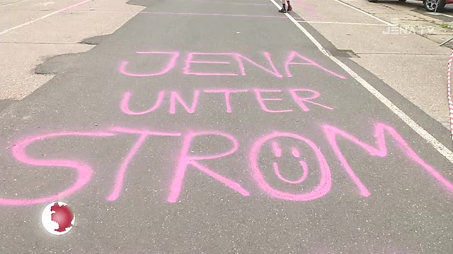 Jena unter Strom: Beim Streetball-Turnier rund um die Sparkassen-Arena gab es spannende Spiele  