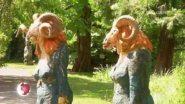 Gestaltete Objekte: Der Kunstverein präsentiert im Botanischen Garten Skulpturen von zwei Künstlern