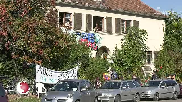 Vorbereitung: Der Garten der „Insel“ wurde im  Vorfeld des Haus-Abrisses beräumt