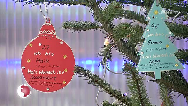 Baum-Aktion: Die Bürgerstiftung gab bei der Jenoptik den Startschuss für das Weihnachtswünschepflücken