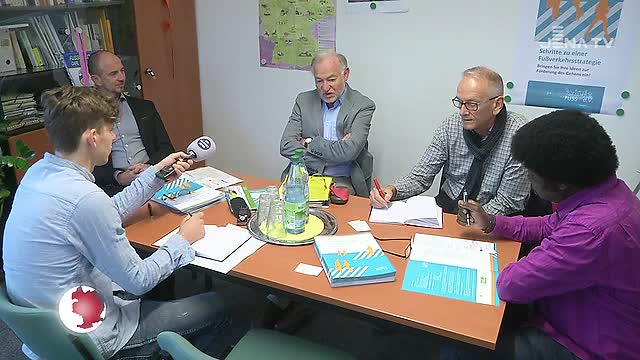 Fußverkehr mit Stolperfallen: Die Stadt will mit Hilfe des Fachverbandes neue Wege gehen