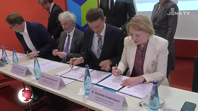 Gleich daneben: Am Klinikumsneubau wird der vorerst letzte Gebäudeabschnitt in Angriff genommen