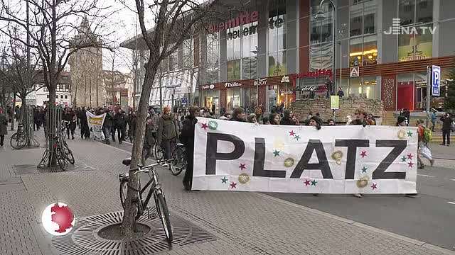Demonstration für Wagenburg: Am Samstag zogen mehrere hundert Unterstützer durch die Stadt 