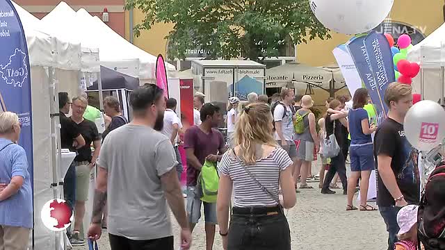 Jobmesse: Unter freiem Himmel informierten sich mehr als 12 000 Besucher über Stellenangebote