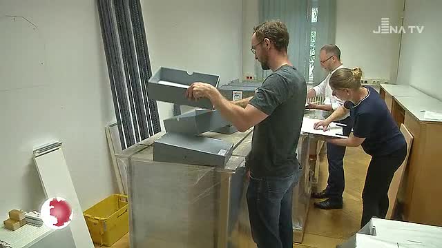 Ausräumen in der Ausstellung: Im Deutschen Optischen Museum hat der Umbau begonnen