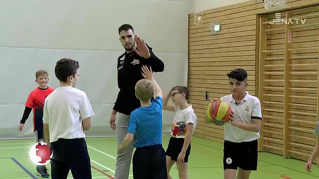 Sportart vorgestellt: Bei der WG Carl Zeiss Schooltour wächst die Begeisterung für Basketball