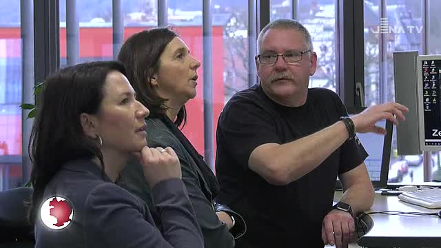 Für die Sicherheit: Die Grünen informierten sich über die Arbeitsbedingungen in der Rettungsleitstelle