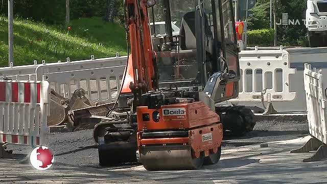 Umleitung: Wegen Bauarbeiten ist die Linksabbiegespur zum Heinrichsberg gesperrt   