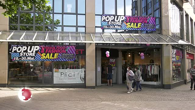 Händler am Holzmarkt: In einem leerstehenden Laden eröffnete ein „Pop Up Store“