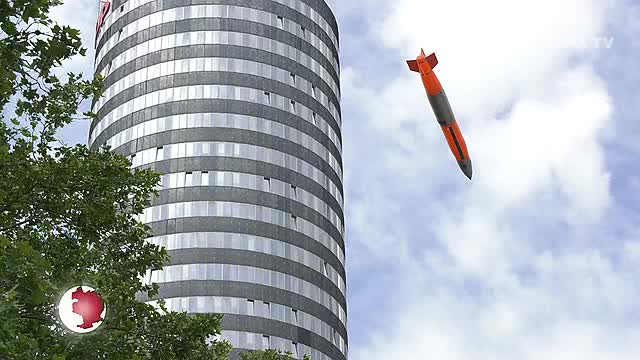 Gefahr dargestellt: Der Trägerkreis Rüstungskonversion protestierte gegen Atombomben 