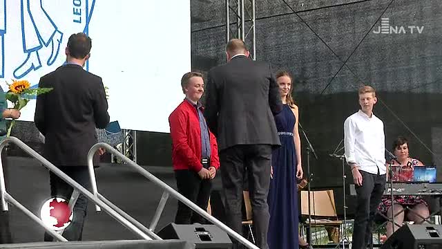 Zeugnisse überreicht: Die LEONARDO-Absolventen feierten ihren Schulabschluss im Autokino