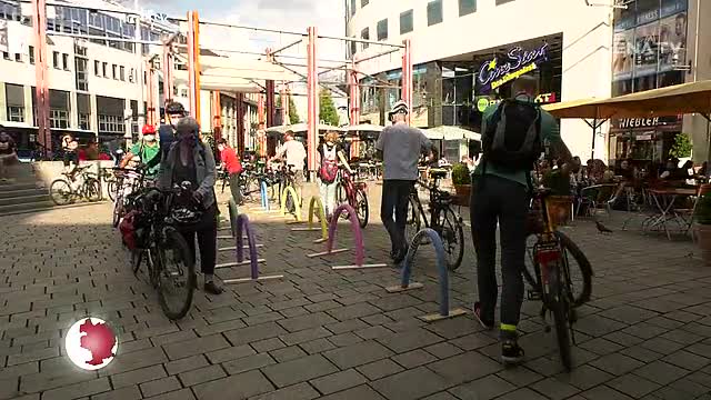 Fahrrad-Aktion: Die Aktivisten von Critical Mass machten auf das Fehlen von Fahrradbügeln in Jena aufmerksam