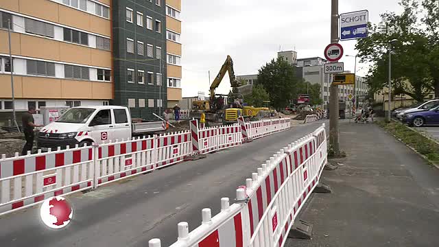Baustelle: In der Tatzendpromenade werden bei halbseitiger Sperrung Leitungen verlegt