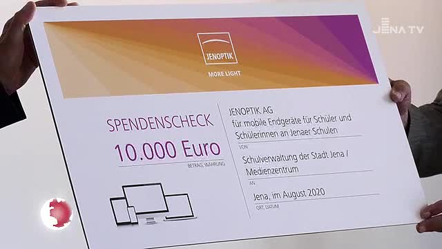 Homeschooling: Der Technologiekonzern Jenoptik übergab der Stadt eine Spende  