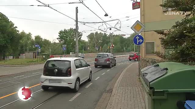 Geändert: Für den Verkehrsversuch wurde heute die Straßenführung in Jena-Ost angepasst