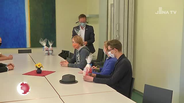 Zeiss-Gymnasiasten geehrt: Oberbürgermeister Thomas Nitzsche würdigte Wettbewerbsleistungen