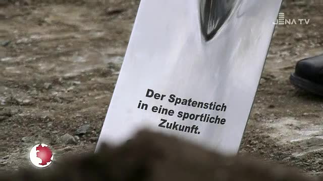Begonnen: Mit dem symbolischen Spatenstich starten die Bauarbeiten für die neue Sportschwimmhalle in Lobeda-West