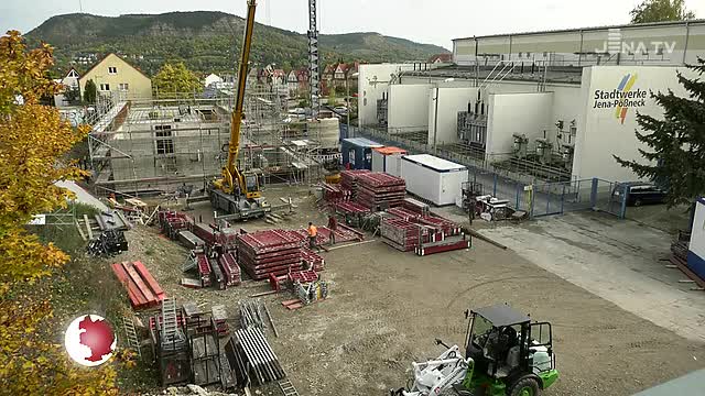 An der Baustelle: Im Hardenbergweg entsteht bis Jahresende ein neues Umspannwerk