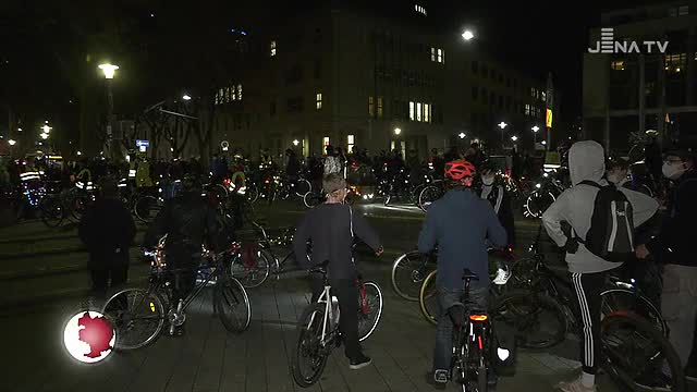Radfahrer-Demo: Die Aktivisten der Critical Mass Jena fordern Fahrradstraßen im Westviertel
