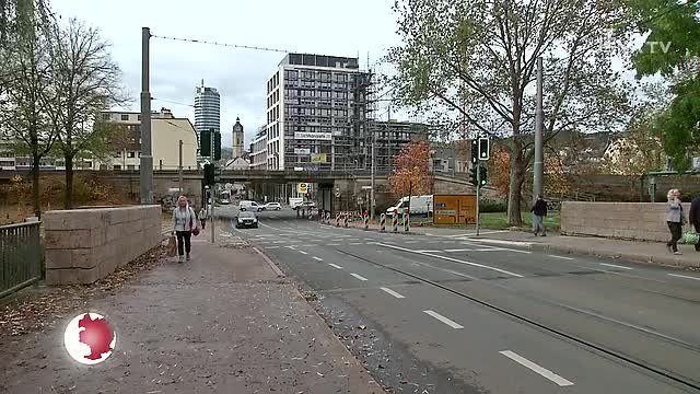 Standort für neue Ampelanlage: An der Camsdorfer Brücke ist das Überqueren jetzt gefahrloser