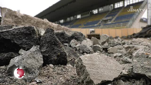 Abrissarbeiten: Im Ernst-Abbe-Sportfeld ist von der Nordkurve kaum noch etwas übrig 