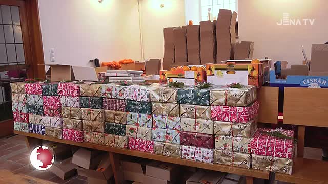 Päckchen sind gepackt: In der Kulturkirche Löbstedt waren fleißige Helfer am Werk