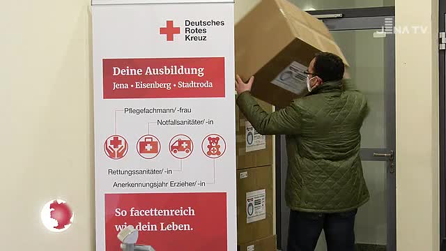 Vor Verteilung: In der Sparkasse am Holzmarkt gibt das DRK ab Dienstag medizinische Masken aus