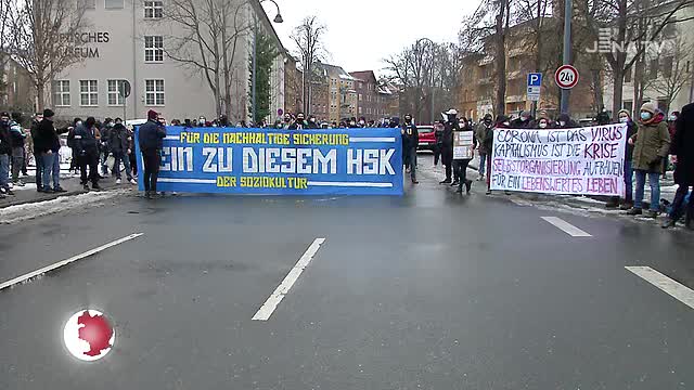 Protest: Rund 350 Menschen demonstrierten vor der Stadtratssitzung gegen Kürzungen im Haushalt