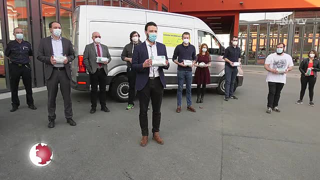 Bereitgestellt: Der Krisenstab der Stadt übergab medizinische Masken für Studenten