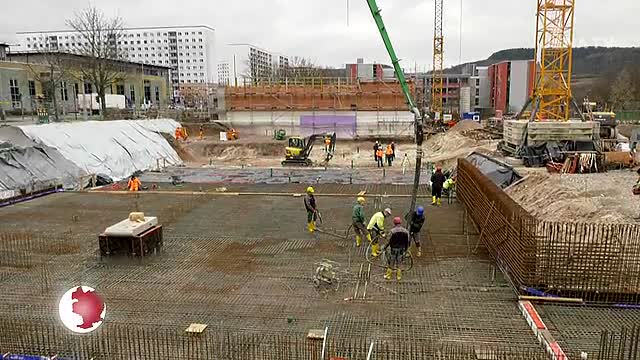 Auf der Baustelle: In Lobeda wurde die Bodenplatte für die neue Sportschwimmhalle eingebaut