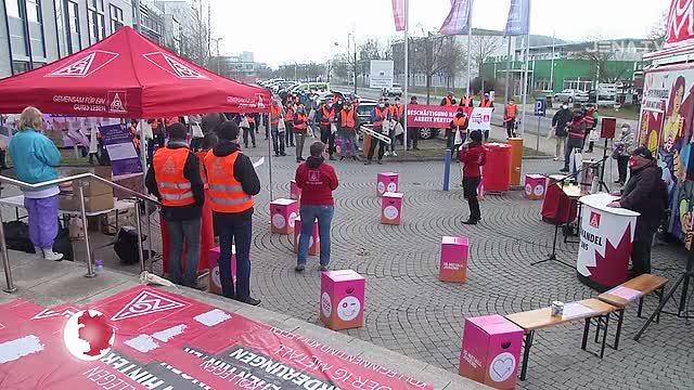 Frauentag und Warnstreik: Das Bündnis Frauen*Streik Jena und die IG Metall machten mobil
