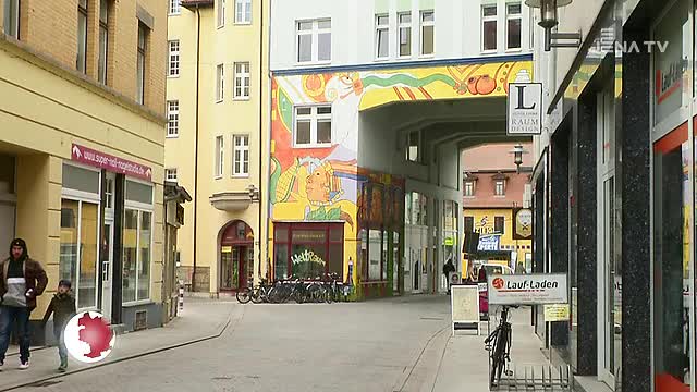 Scheck übergeben: Der Verein „Eine-Welt-Haus“ erhielt eine Spende in Höhe von 1 000 Euro