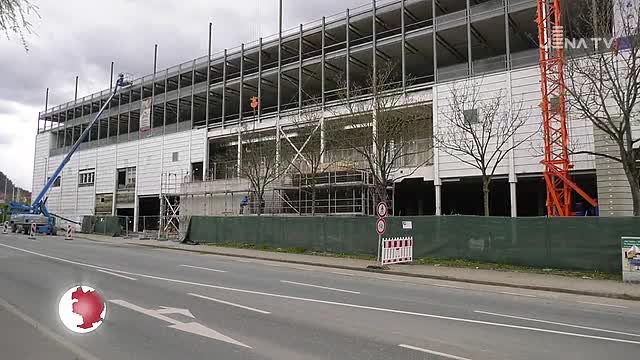 Angebaut: Am Wiesencenter entsteht ein neues Treppenhaus mit Fahrstühlen