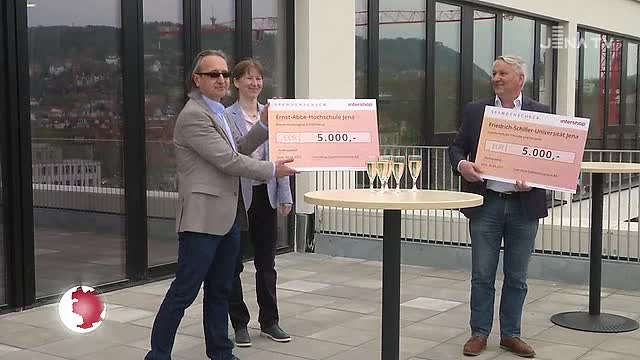 Intershop-Buchstaben versteigert: Der Erlös wurde an die beiden Jenaer Hochschulen übergeben