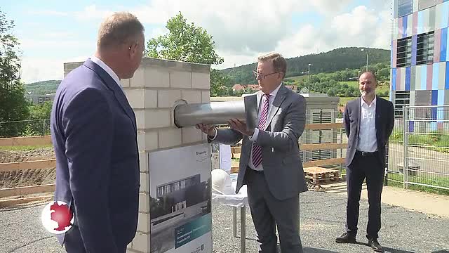 Grundsteinlegung: Das Fraunhofer-Institut für Angewandte Optik und Feinmechanik wird erweitert