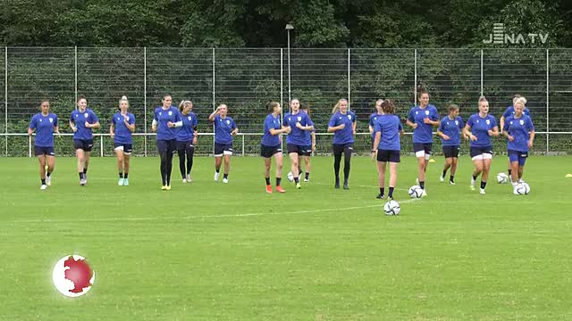 Mannschaftstraining: Die Fußballerinnen des FC Carl Zeiss Jena bereiten sich auf die Bundesliga-Saison vor